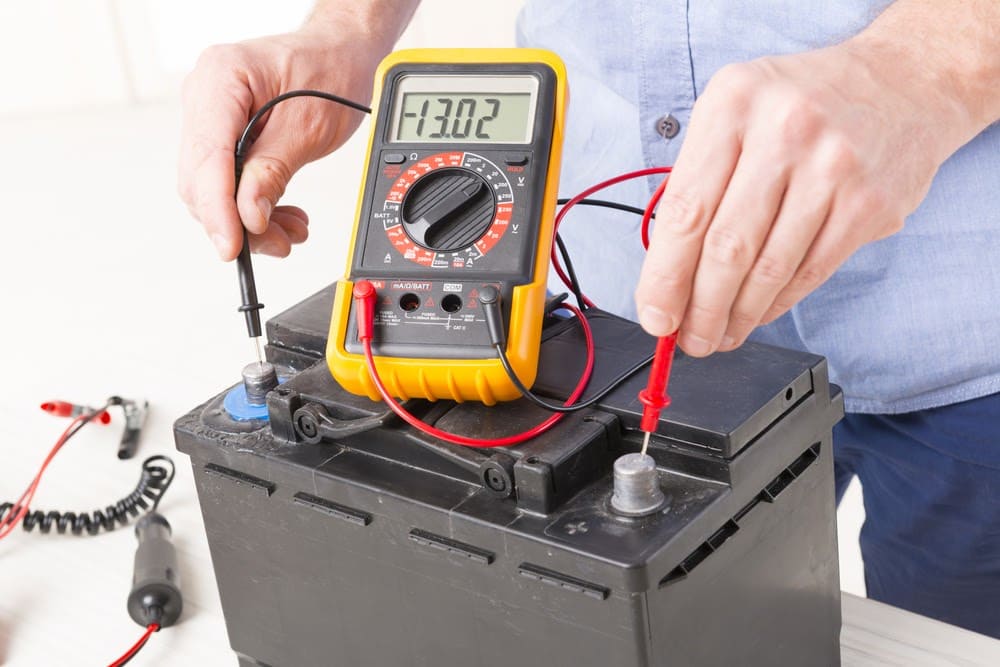 sạc bình ắc quy 12V bao lâu