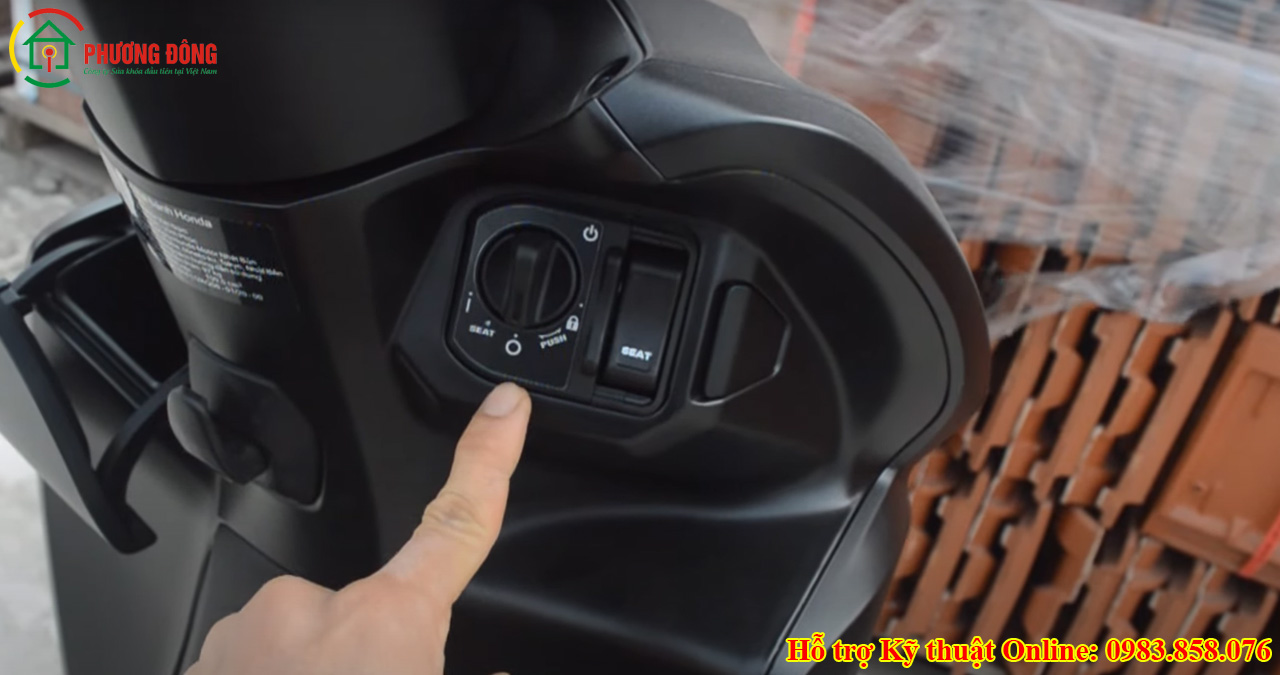 Cách khóa xe Vision đời mới