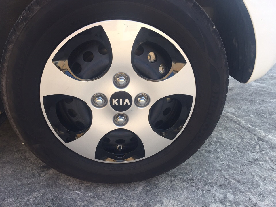 Lazang đúc nhẹ hơn lazang thép giúp giảm trọng lượng tổng thể của xe