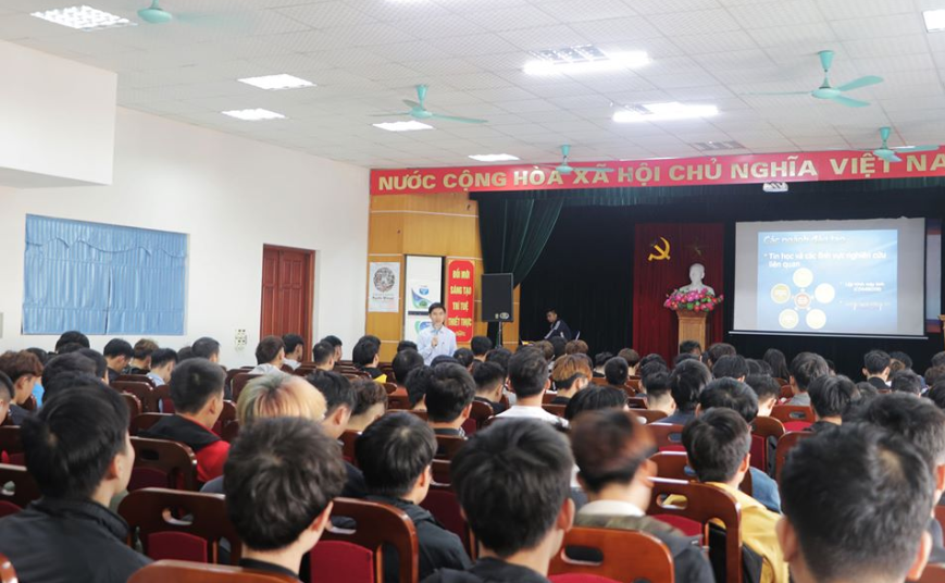Một buổi định hướng nghề nghiệp của sinh viên HPC