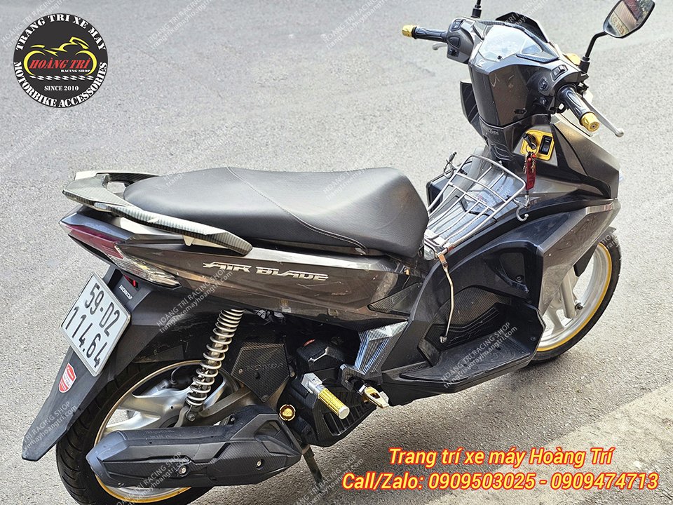Các phụ kiện lắp đặt cho xe anh khách đều lựa chọn tông vàng