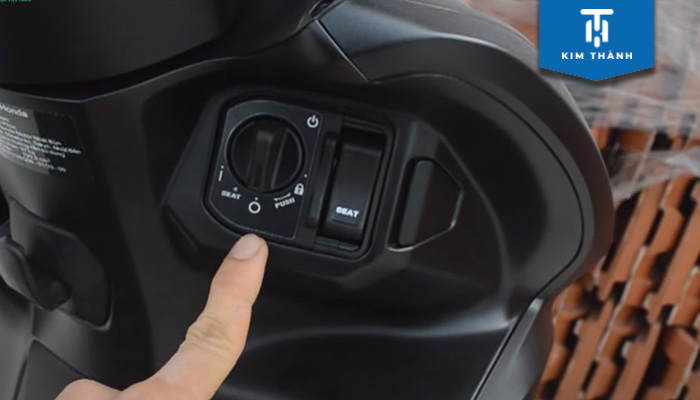 Mở cốp xe Vision bằng SmartKey