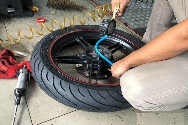Một số lưu ý khi thay lốp xe máy mới