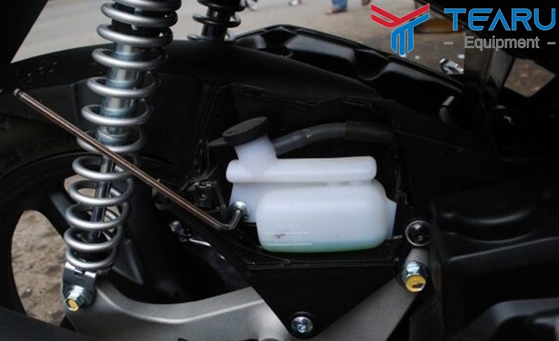 Việc thay nước làm mát xe Air Blade được thực hiện sau khoảng 15000 - 20000km