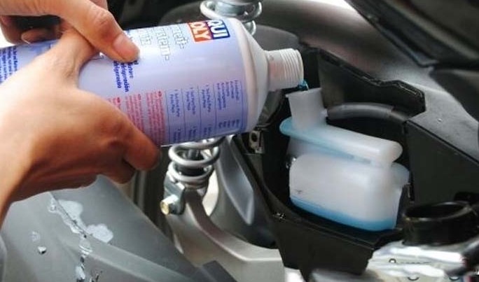 Nên cân nhắc để chọn loại nước làm mát phù hợp cho xe Air Blade