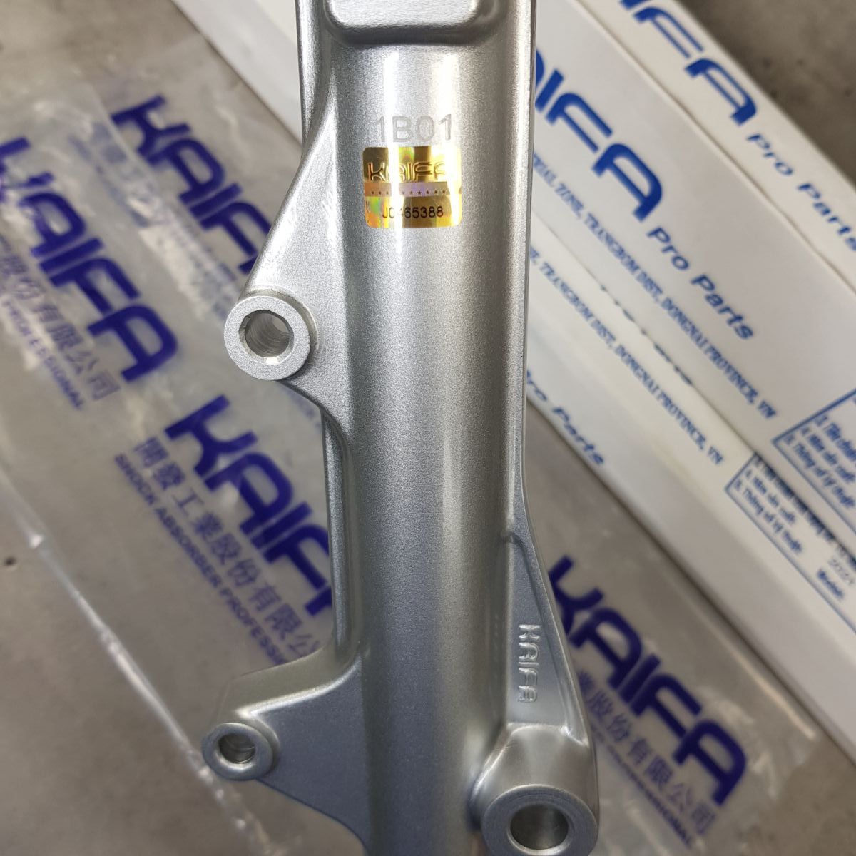 Phuoc-nhun-giam-xoc-truoc-Airblade-110-chinh-hang-Kaifa-6