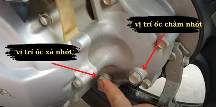 vị trí ốc xả nhớt xe vision
