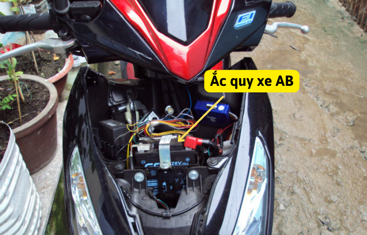 Ắc quy hỏng là một trong những nguyên nhân xe AB đề không nổ máy