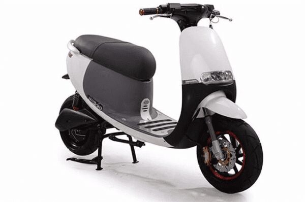 Mẫu xe máy điện Gogo Zip màu trắng nhẹ nhàng