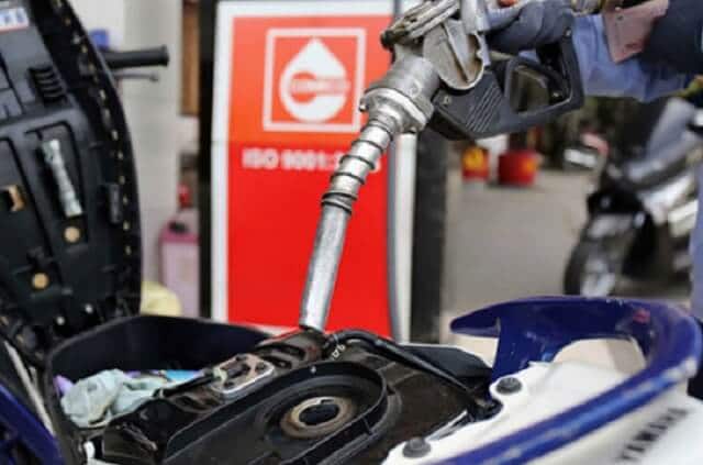 Sử dụng xăng không tương thích cũng là một nguyên nhân dẫn đến xe tay ga bị hụt ga