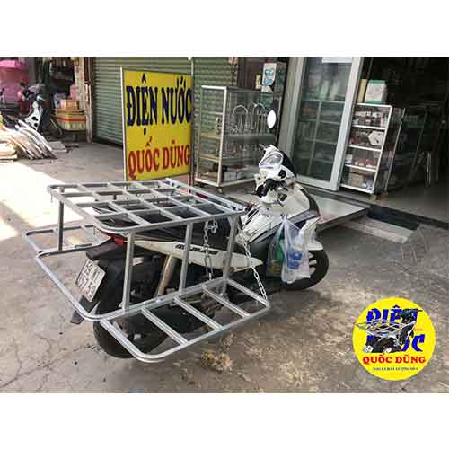 Baga giá kệ chở hàng xe máy có 2 cánh gập mở 68 x 72