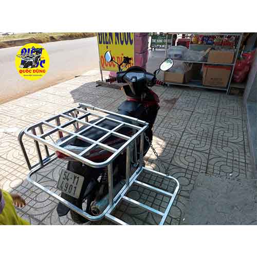 Baga giá kệ chở hàng xe máy có 2 cánh gập mở 68 x 56