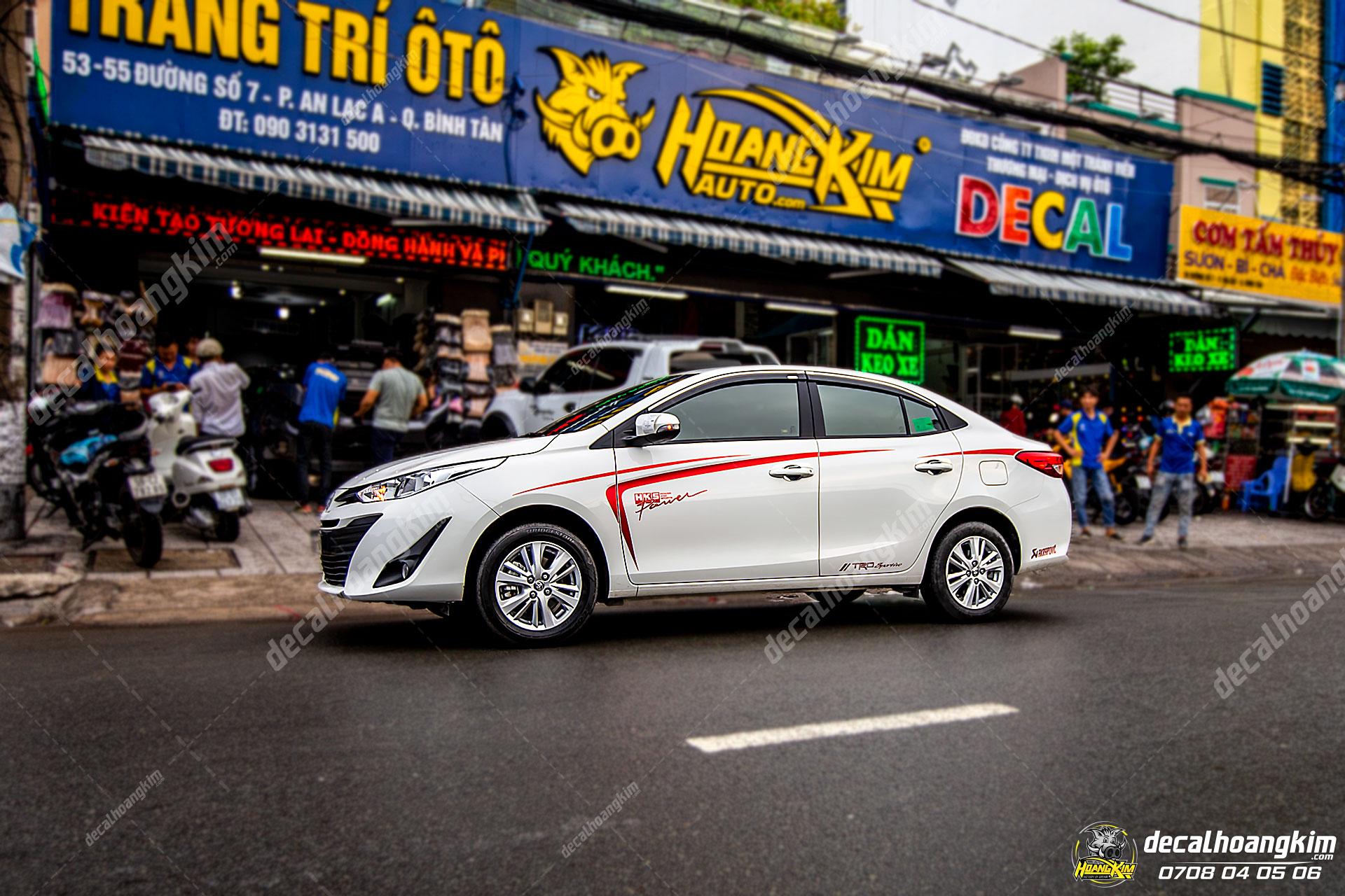Tem sườn đơn giản nhưng vẫn tạo điểm nhấn sắc nét cho xe Vios