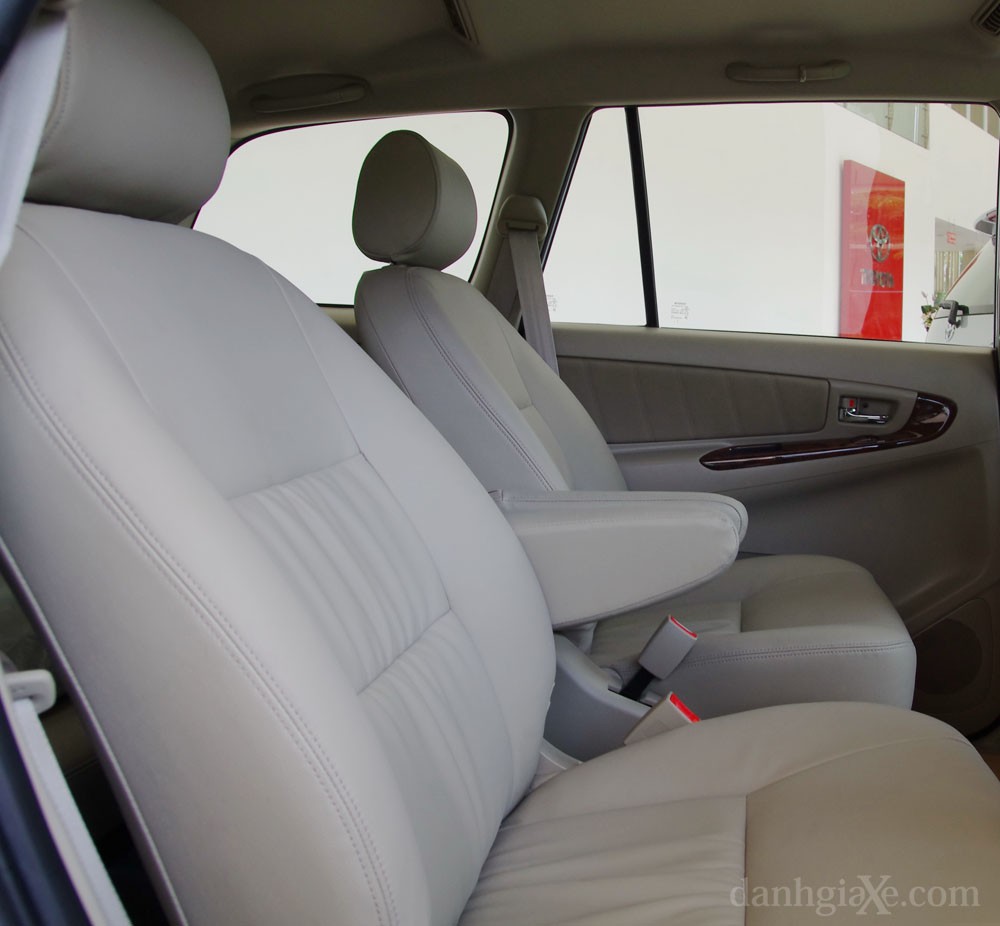 Ghế ngồi xe Toyota Innova 2012