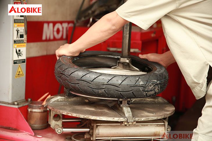 thay lốp xe Air Blade