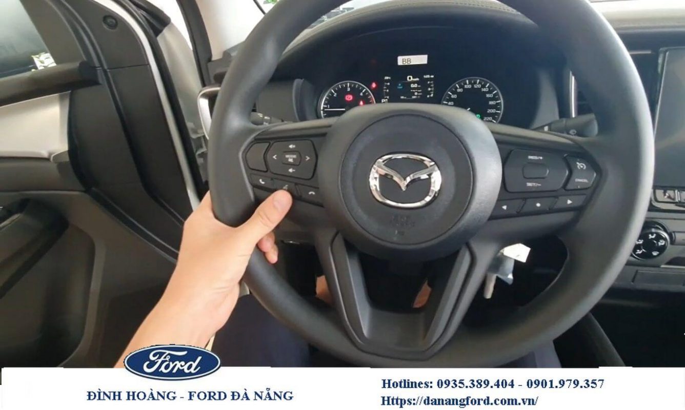 Hình ảnh Ford Ranger XLS màu trắng 2023 mới tại Ford Đà Nẵng